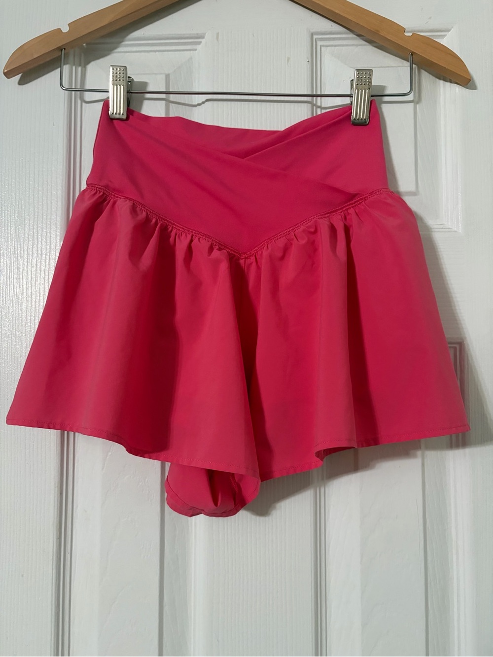 OFFLINE By Aerie Real Me Crossover
Flowy Short **See last photo for small spot - Picture 2 of 6